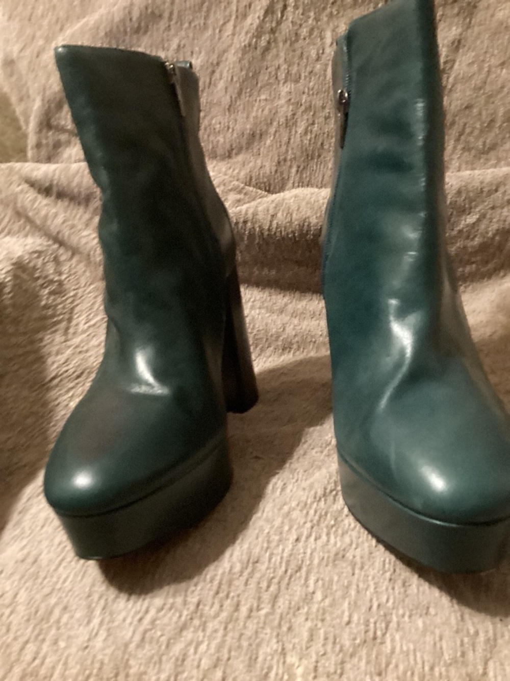 Vince camuto size 11 platform boots